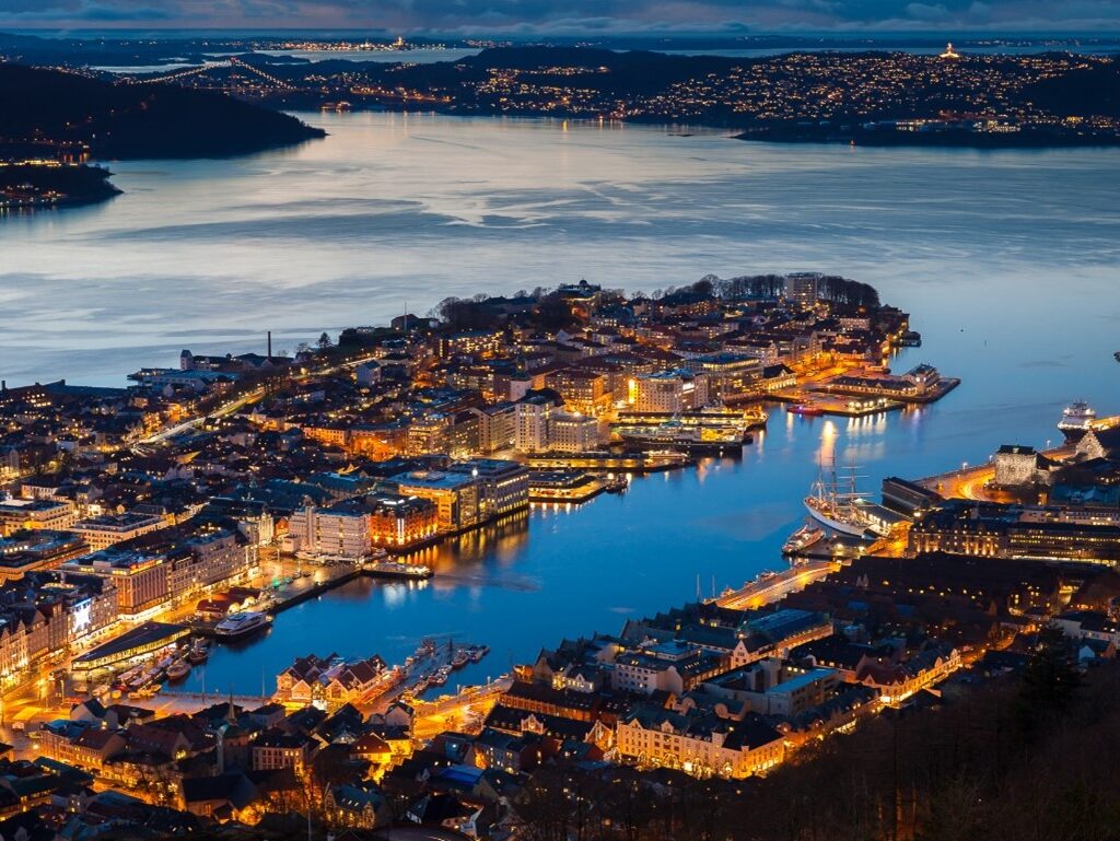 Bergen by night